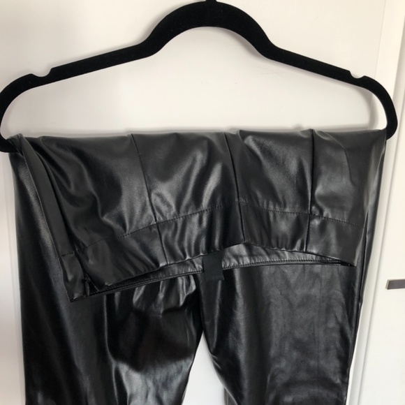 High-waist black leather pants with ankle slit - Picture 2 of 5